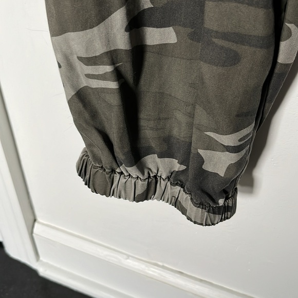 Express High Waisted Belted Cargo Pant - Picture 6 of 7